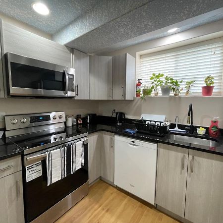 Super Luxury & Cozy Lower Level Apartment In Nw Calgary, Ab Close To Banff Экстерьер фото