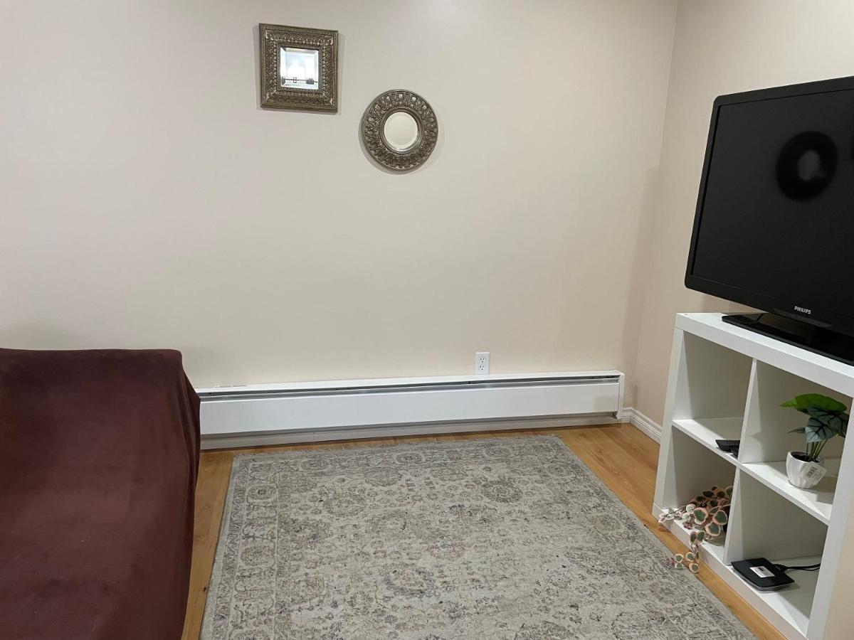 Super Luxury & Cozy Lower Level Apartment In Nw Calgary, Ab Close To Banff Экстерьер фото