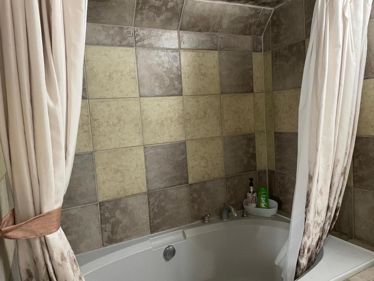 Super Luxury & Cozy Lower Level Apartment In Nw Calgary, Ab Close To Banff Экстерьер фото