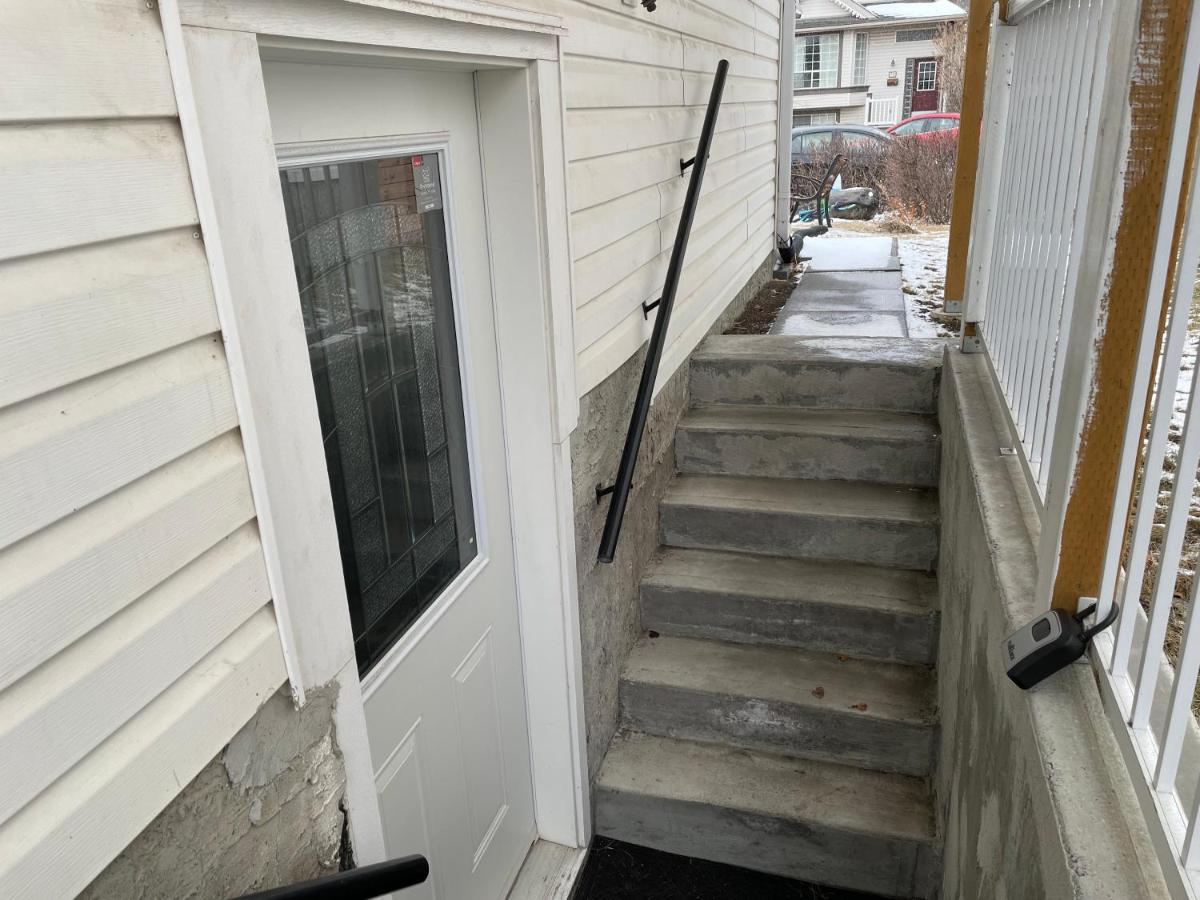 Super Luxury & Cozy Lower Level Apartment In Nw Calgary, Ab Close To Banff Экстерьер фото